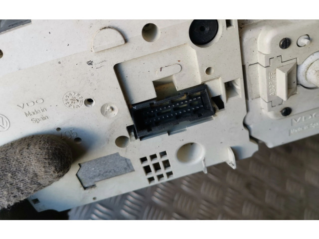 Zpětné zrcátko  Volkswagen Polo II 86C 2F 1992  88471405, 87001239  