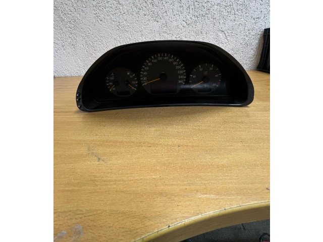 Přístrojová deska  Mercedes-Benz E W210 2000 87001357, A2105402911  
