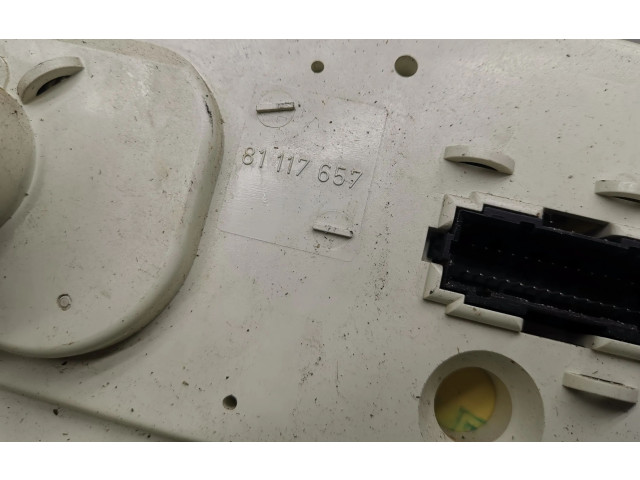Přístrojová deska  Volkswagen PASSAT B3 1992 81117657  