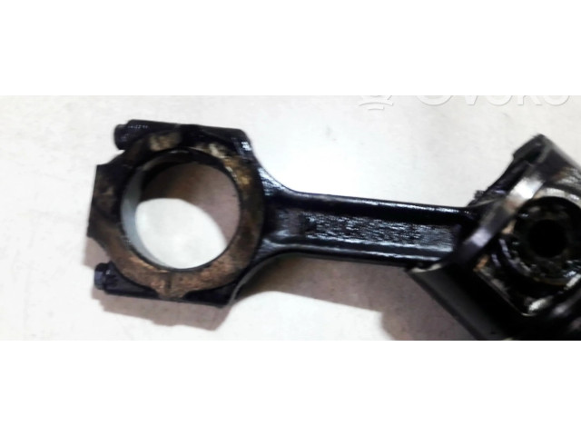 Píst    Alfa Romeo 156  pro naftový motor 2.4  