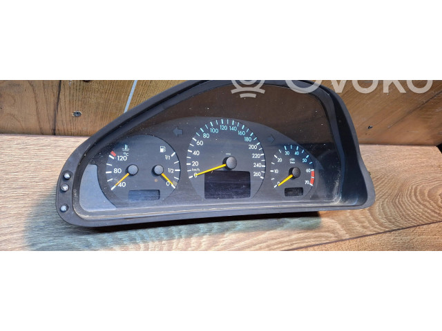 Přístrojová deska  Mercedes-Benz E W210 2001 110080063, A2105401011  