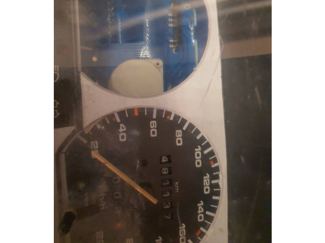 Přístrojová deska  Volkswagen PASSAT B3 1990 81117621, 8201500  