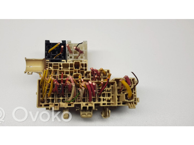 Блок предохранителей  64001189, 8200574970   Renault Master III    