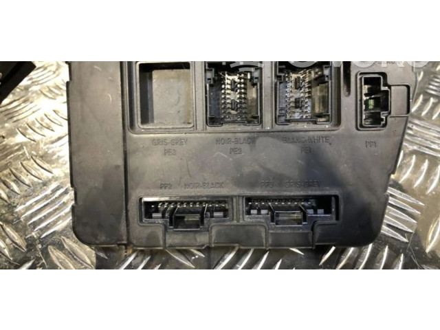 Pojistková skříňka Řídící jednotka BSM 8200309689   Renault Megane II 2004