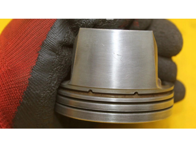 Píst    Peugeot 207     