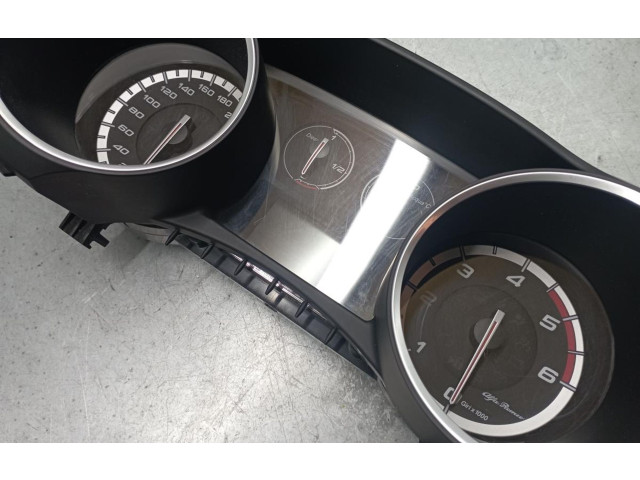 Přístrojová deska  Alfa Romeo Giulietta 2012 50516478, 068084  