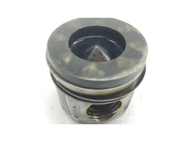 Píst 11258580515   BMW 5 F10 F11   2.0  