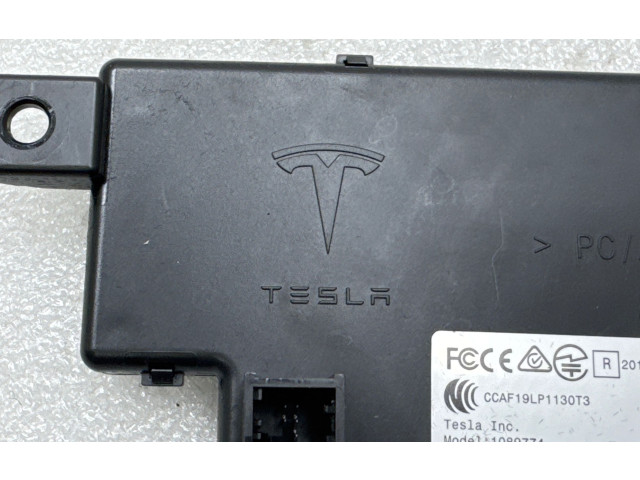 Блок управления центрального замка 110024100J, 201190124    Tesla Model Y