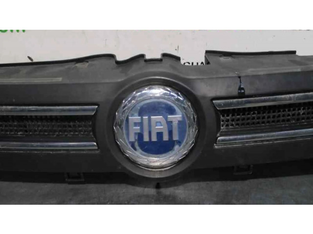 Передняя решётка Fiat Panda II 2003-2012 года 735353899      