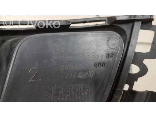 Передняя решётка Citroen C5 2008-2016 года 9681052677      