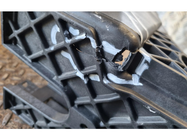 Блок предохранителей  68318605AA   Jeep Grand Cherokee    