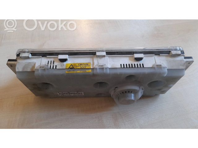 Přístrojová deska  Land Rover Discovery 2002 YAC114022  