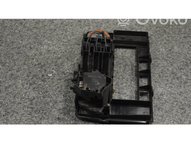 Блок управления климат-контролем 13709682   BMW 3 E30