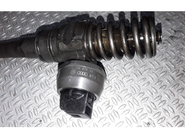 Vstřikovač 038130073AG   Volkswagen Touran I     