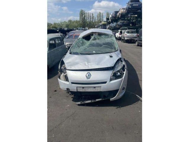   Pojistková skříňka    Renault Scenic III -  Grand scenic III 2011