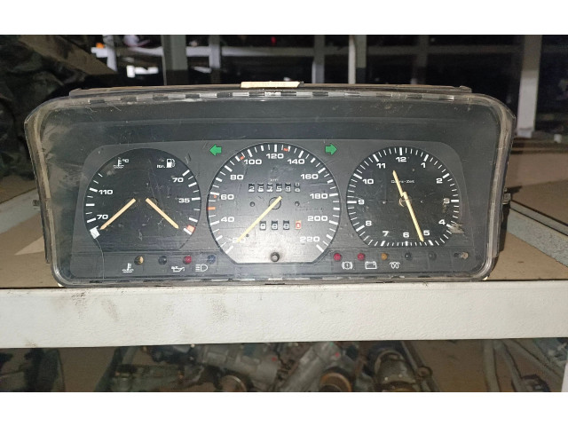 Přístrojová deska  Volkswagen PASSAT B3 1994 5220032310  