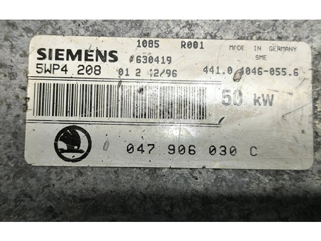 Блок управления двигателя 047906030C, 5WP4208   Skoda Felicia I