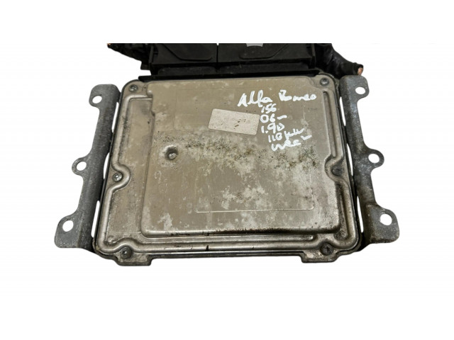 Блок управления двигателя 55204661, 0281013138   Alfa Romeo 156