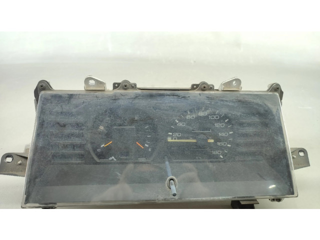 Přístrojová deska  Toyota Corolla E80 1986 830101A431  