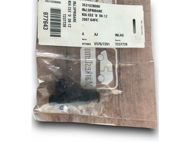 Форсунка 353102B000    KIA Ceed   