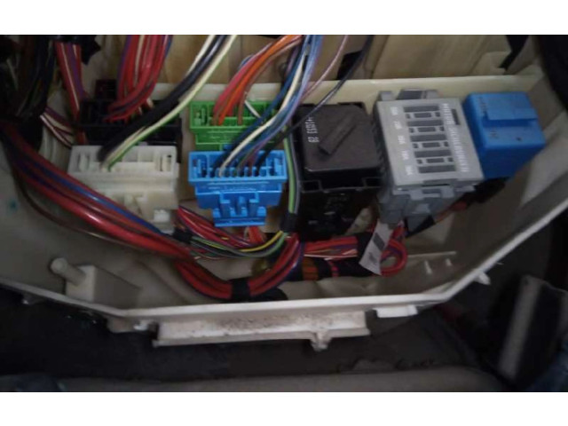 Pojistková skříňka Řídící jednotka BSM 61146971370   BMW X1 E84 2010
