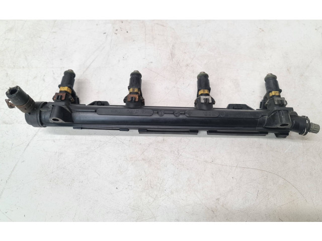 Vstřikovací lišta 036971824A   Volkswagen Caddy     
