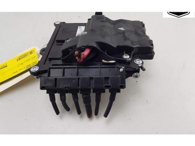 Блок предохранителей  111237900E, 111237900E   Tesla Model S    