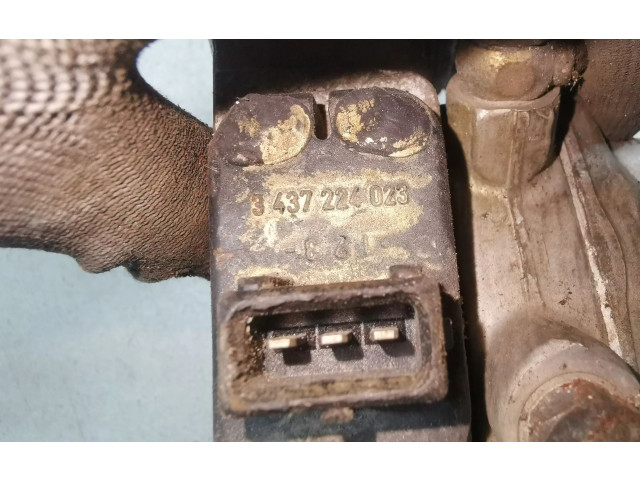 Vstřikovací lišta 0438121011, 026133353   Audi 80 90 B3     