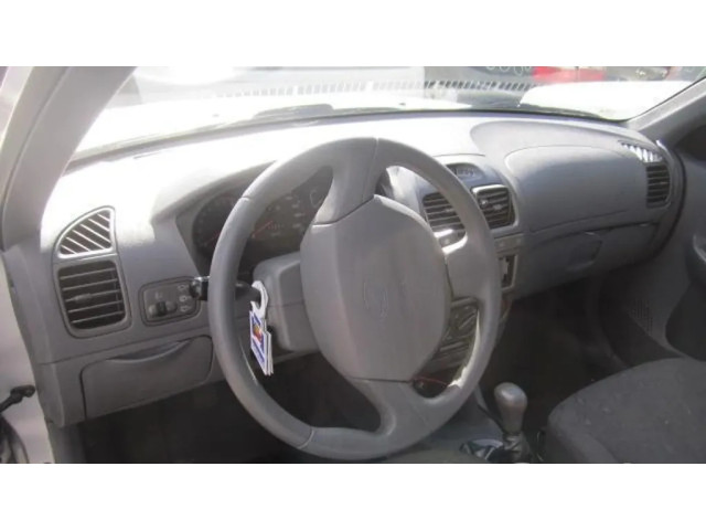Přístrojová deska  Hyundai Accent 2003   