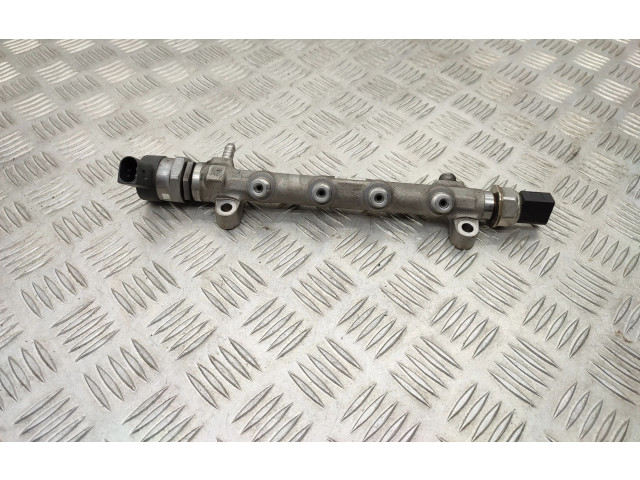 Vstřikovač 0445110471, 04L130277AE   Skoda Octavia Mk3 (5E)     