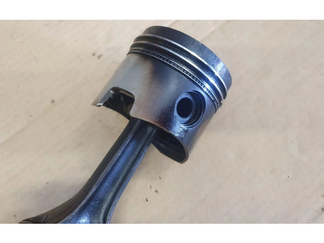 Píst 037198401A, 037107065B   Volkswagen PASSAT B3     