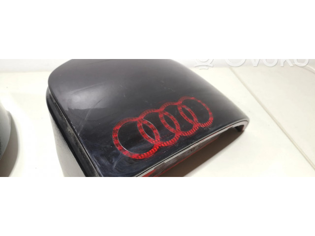 Задний фонарь  8L0945096, 8L0945095    Audi A3 S3 8L   1996-2003 года