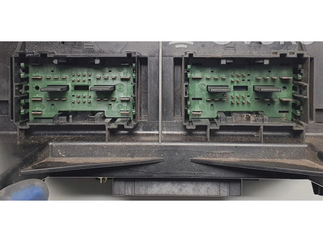 Блок предохранителей  04692087AB   Jeep Cherokee    