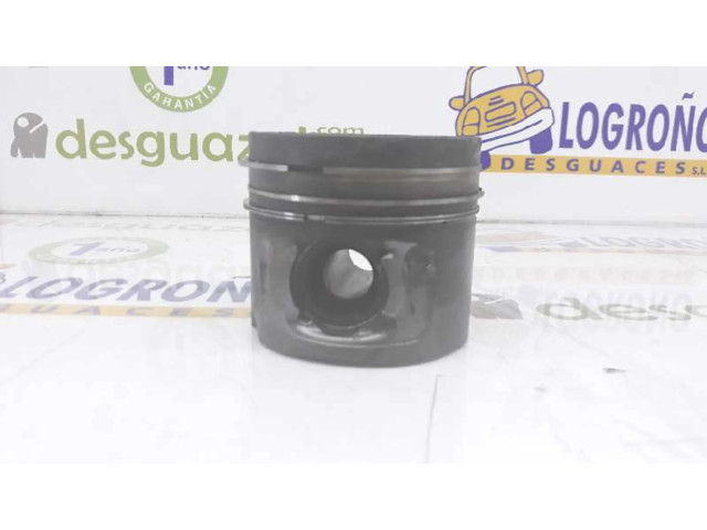 Píst 11257803033   BMW 1 E81 E87   2.0  