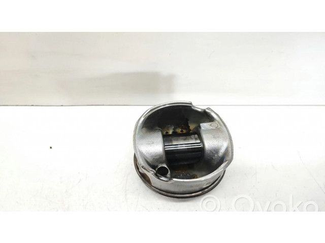 Píst    BMW 5 F10 F11  pro naftový motor 3.0 N57D30A 