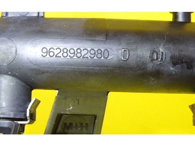 Vstřikovací lišta 9628982980D   Peugeot Partner     