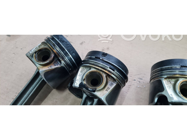 Píst 81L155   Audi A4 S4 B9    DEU DEUA 
