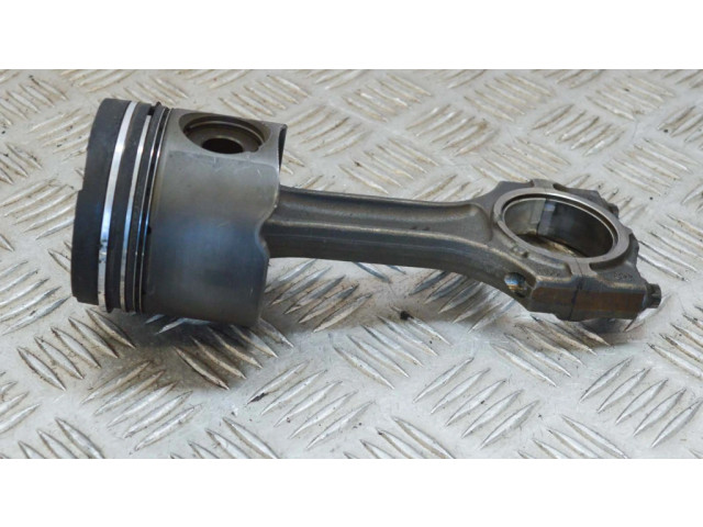 Píst    BMW 5 E39  pro naftový motor 2.5 M57 D25 (256D1) 