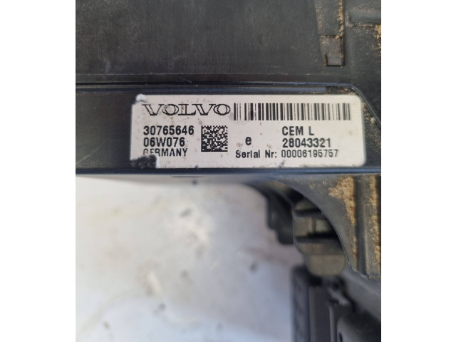   Pojistková skříňka 30765646, 28043321   Volvo S60 2006