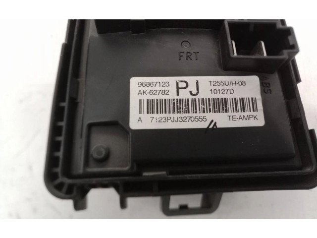   Pojistková skříňka 96867123   Chevrolet Astra 2011