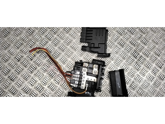   Pojistková skříňka 30659092, 30659094   Volvo V70 2016