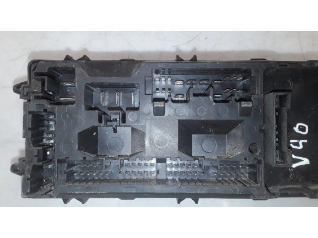   Pojistková skříňka 30889703, 0A1004624972   Volvo S40, V40 1999