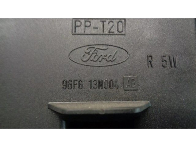 Задний фонарь  96FG13N004AB, 5PUERTAS    Ford Fiesta   2000-2001 года