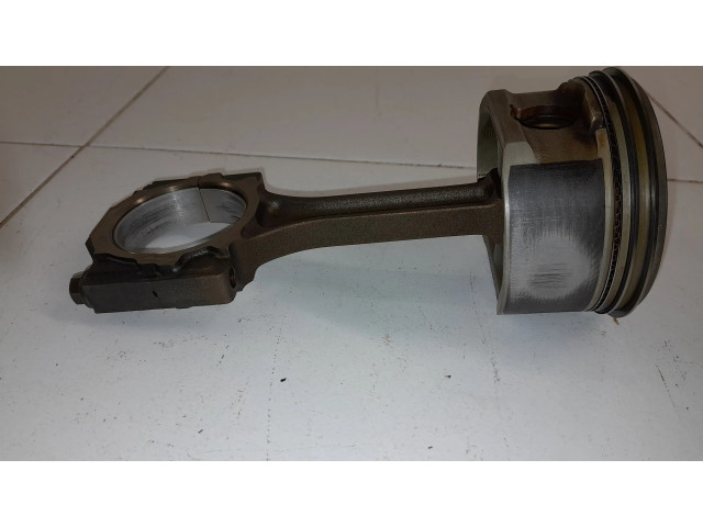 Píst 136264   Cadillac SRX  pro benzínový motor 4.6  
