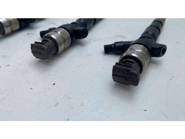 Комплект форсунок 2367030100    Toyota Hilux (AN10, AN20, AN30) для дизельного двигателя  2.5