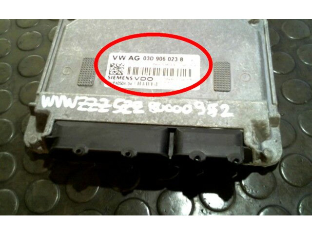 Блок управления двигателя 03D906023B   Volkswagen Fox