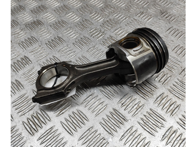  Поршень B47 D20 A 8519401, 8473777  BMW 4 F32 F33  