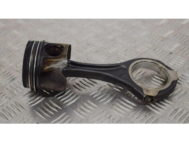 Píst A6420304120   Mercedes-Benz ML W166  pro naftový motor 3.0 OM 642.826 