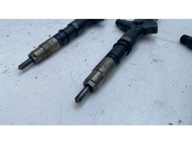 Комплект форсунок 2367030100    Toyota Hilux (AN10, AN20, AN30) для дизельного двигателя  2.5