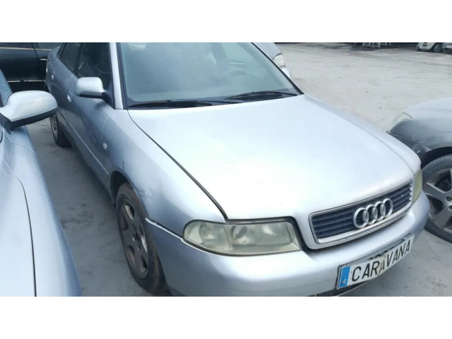 Vstřikovač 038130073F   Audi A4 S4 B5 8D  pro benzínový motor 2.8 AJM 